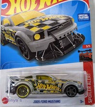 Load image into Gallery viewer, Hot Wheels 2005 Ford Mustang 2022