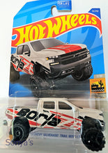 Load image into Gallery viewer, Hot Wheels 19 Chevy Silverado Trail Boss LT
