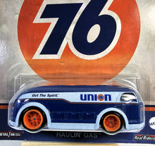 Load image into Gallery viewer, Hot Wheels Union 76 Haulin Gas Premium Vintage Oil 2023
