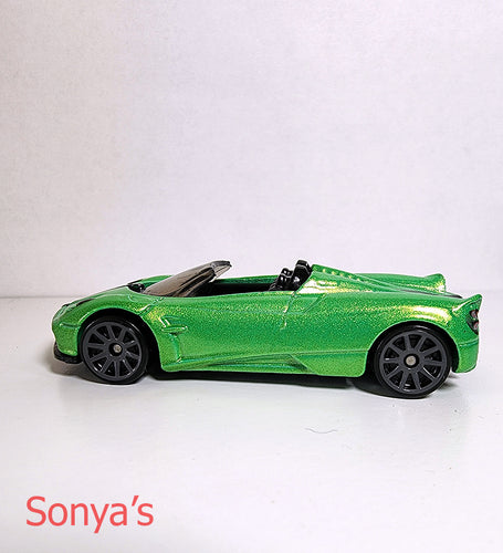 Hot Wheels 17 Pagani Huayra Roadster