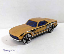 Load image into Gallery viewer, Hot Wheels CCM &amp; Metal Machines Zuru 2021
