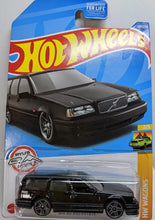 Load image into Gallery viewer, Hot Wheels Volvo 850 Estate
